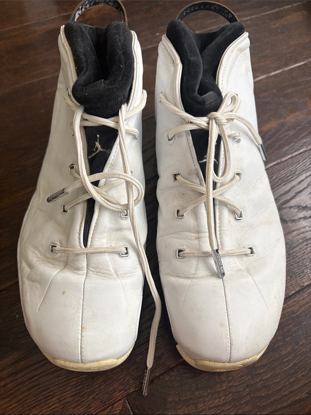 Nike Men's White and Black Athletic Shoes